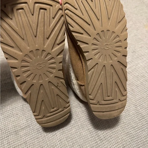 UGG Tan and Cream Sheepskin Boots - Picture 5 of 9